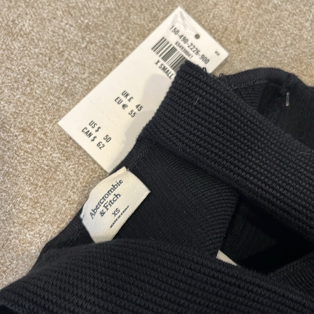 NWT Abercrombie Top - Picture 3 of 3